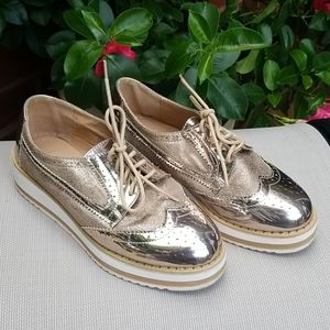 VGUC Peyton Gold Nine West Spectator Platform